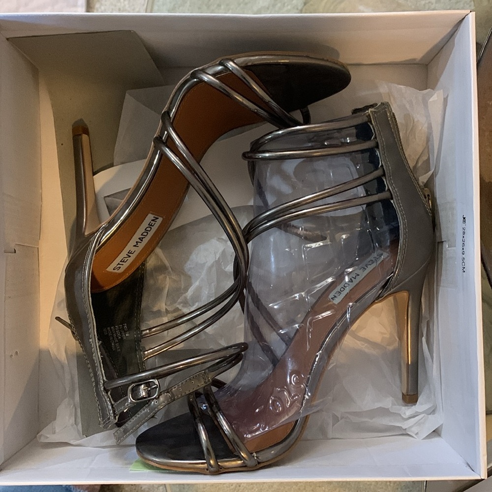 Steve Madden pewter stiletto heels EUC worn only one time.